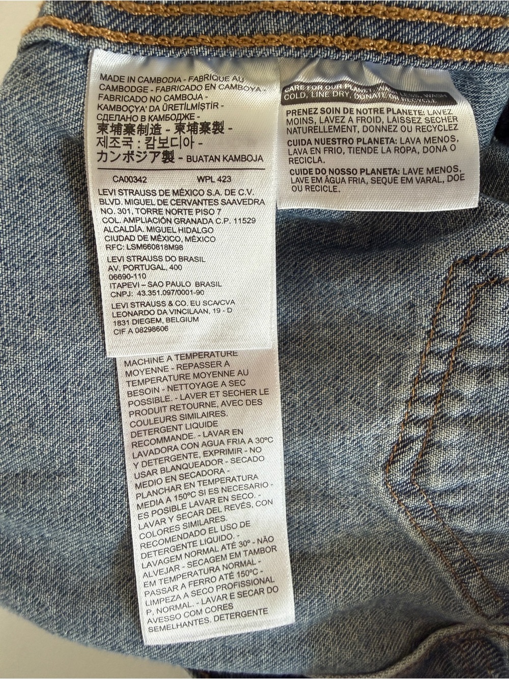 Levi’s woman’s trucker jacket XS - Picture 6 of 14